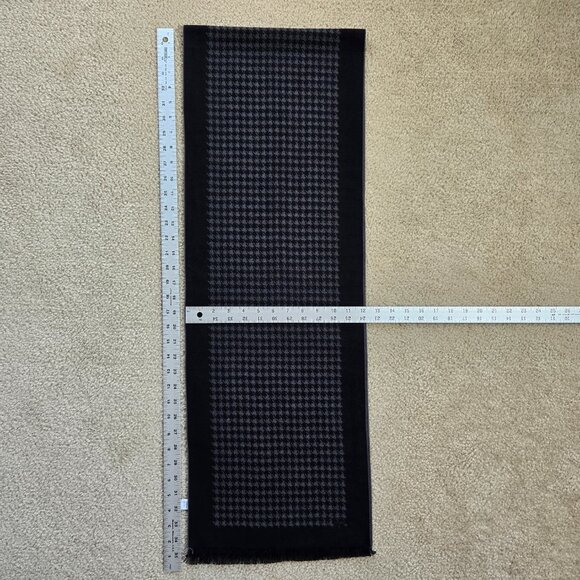 NWOT *SILK* Grey & Black Houndstooth Scarf - Picture 4 of 8